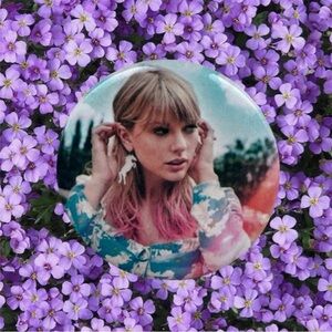 $3 Add-On 🆕Taylor Swift Button Pin